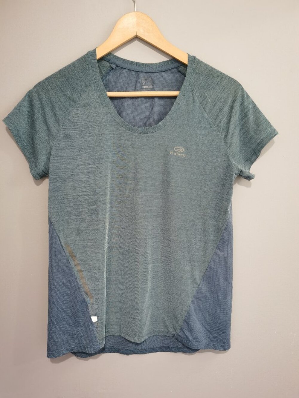 Kalenji (Decathlon) Women’s Running Athletic Tee | US Size M (EU40)